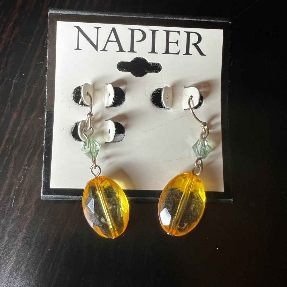 Napier Yellow Green Faceted Glass Dangle Earrings Silver Tone Hook NWT - Picture 2 of 4